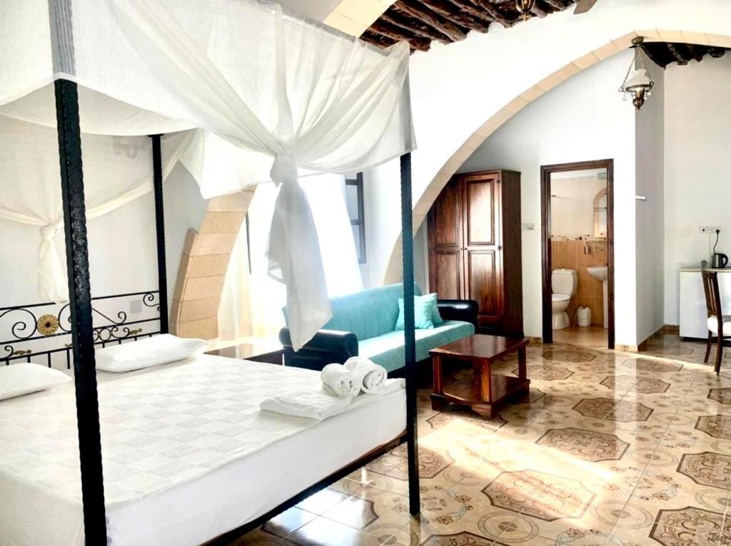Villa Lembos Hotel Karpaz Rizokarpaso エクステリア 写真