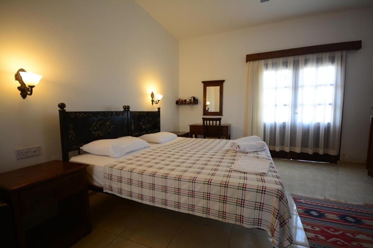 Villa Lembos Hotel Karpaz Rizokarpaso エクステリア 写真