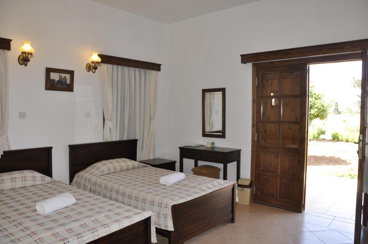 Villa Lembos Hotel Karpaz Rizokarpaso エクステリア 写真