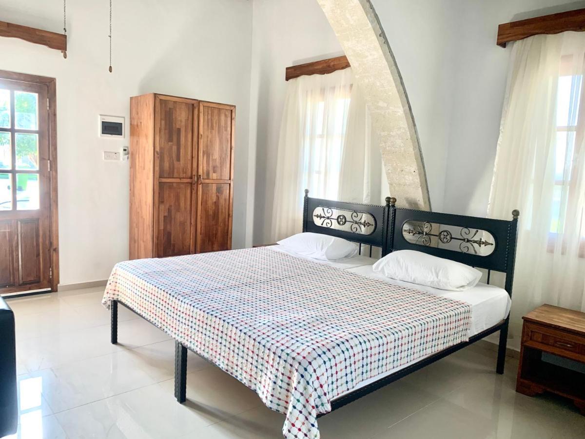 Villa Lembos Hotel Karpaz Rizokarpaso エクステリア 写真